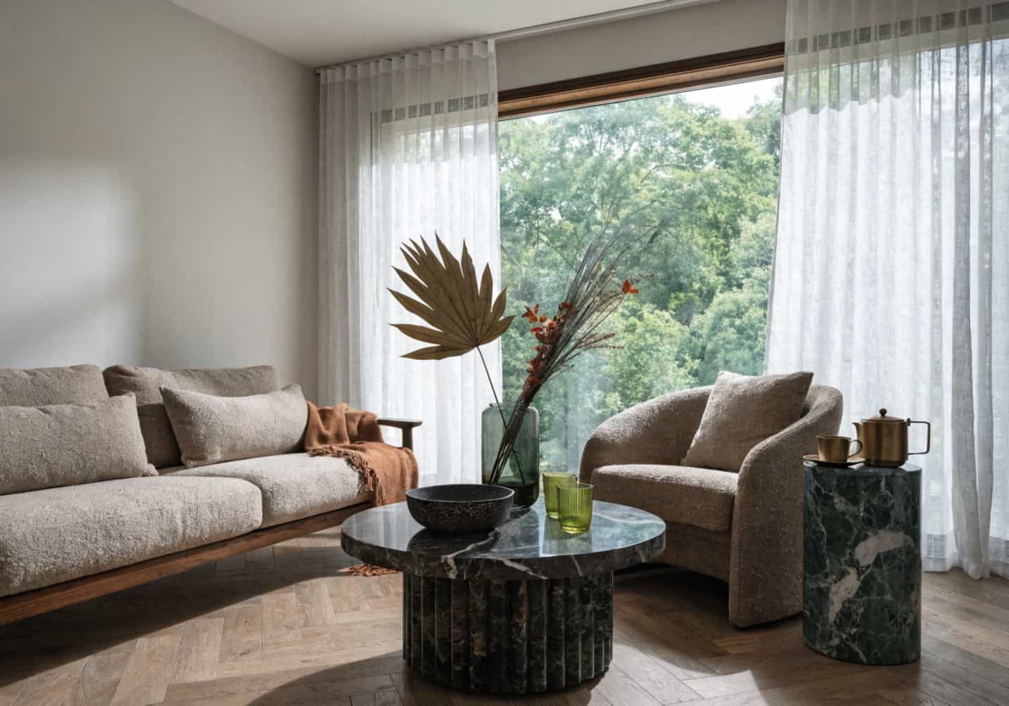 minimal accessories in small living room, clean surfaces, stylish decor accents